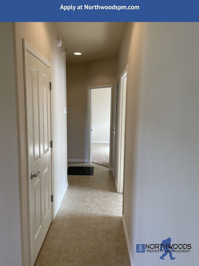 Building Photo - PET FRIENDLY!! Beautiful 3 Bedroom 2 Bath Home in Eagle Point Golf Course Community