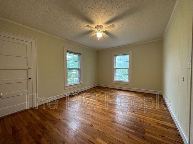 Building Photo - 113 S 7th St