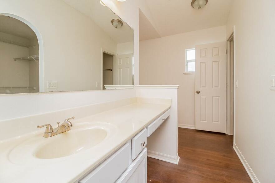 Building Photo - 13825 Econ Woods Ln