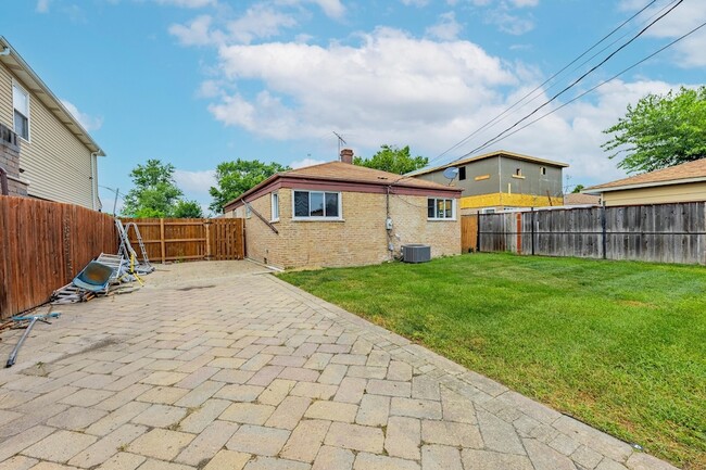 Building Photo - 4677 W 84th Pl