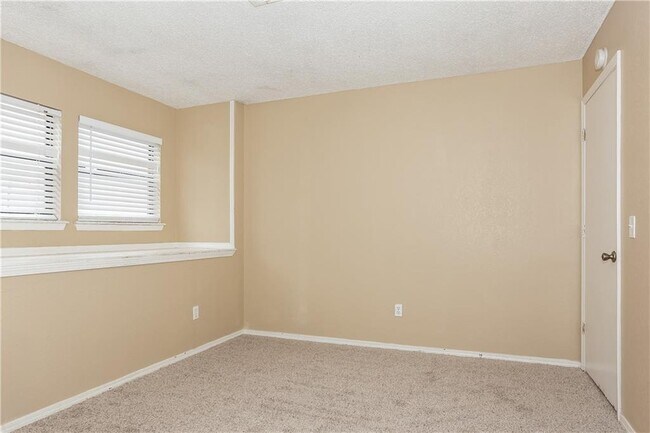 Building Photo - 9313 S Land Ave