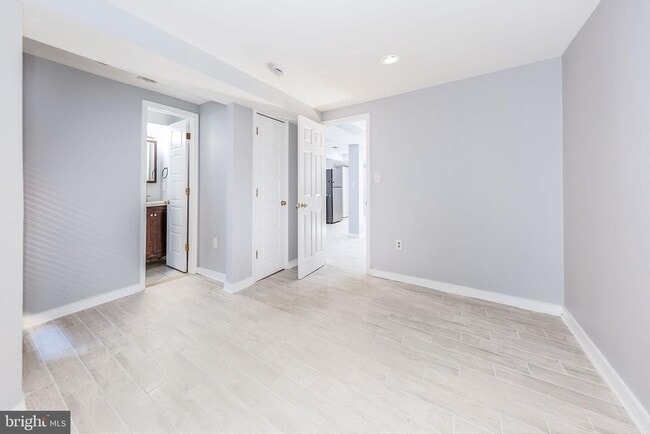 Building Photo - 117 R St NW