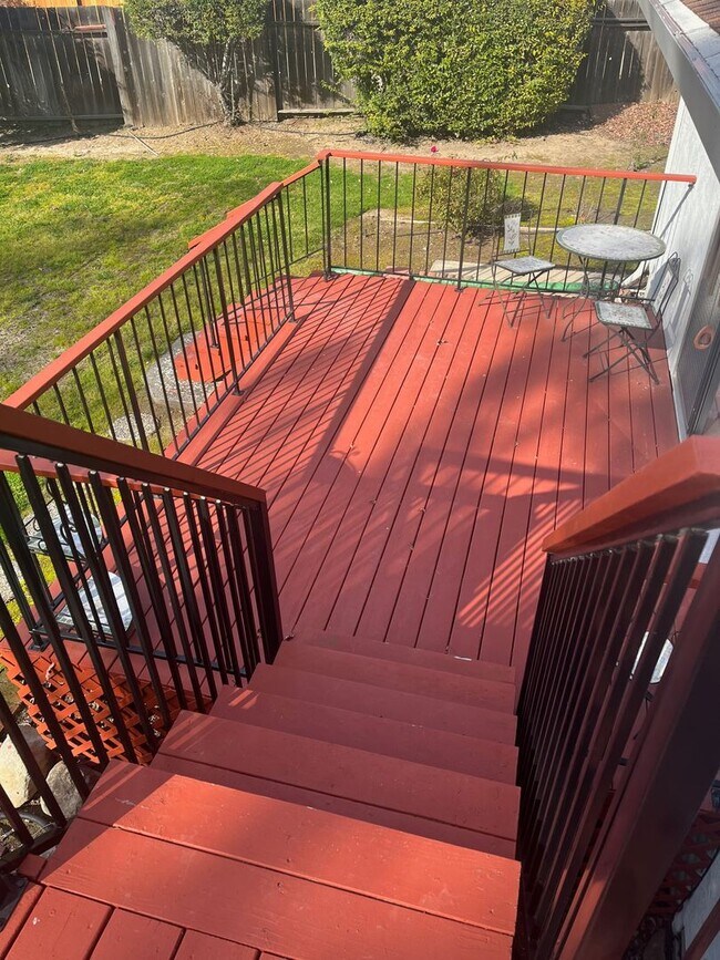 Building Photo - Tri-level 4 bedroom 3 bathroom Rincon Vall...