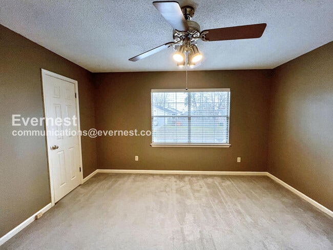 Building Photo - 42 Summit Ridge Dr