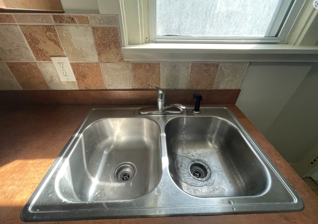 Building Photo - SECTION 8 and EDEN Accepted!! Exciting Opportunity to Live in a Newly Renovated 3 br Home!