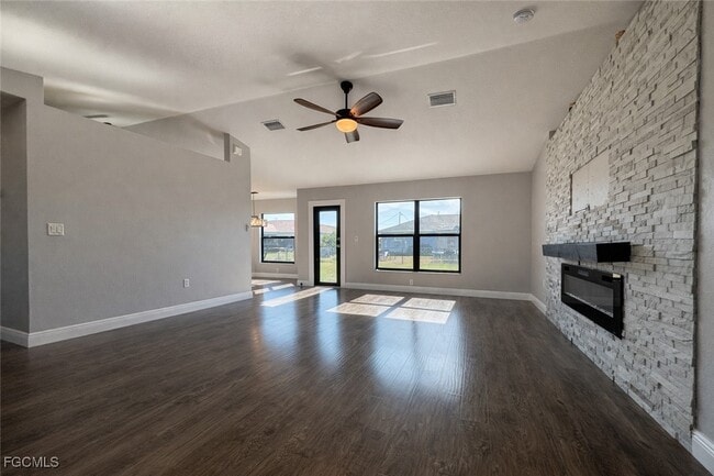 Building Photo - 1222 NE 40th Terrace