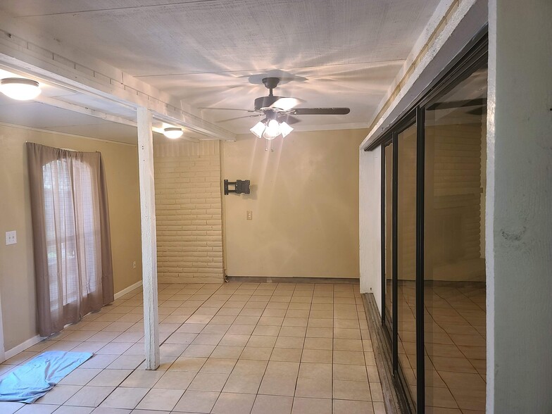 Building Photo - 4810 Cherry Tree Dr