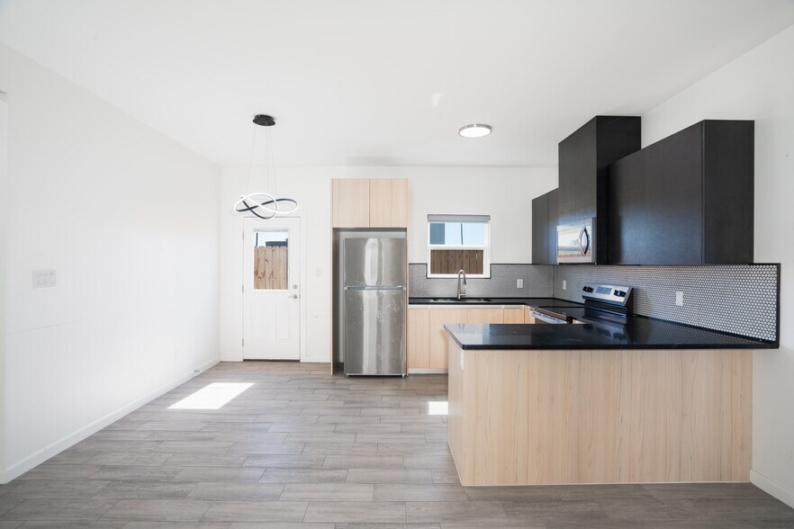 Building Photo - 12509 N 40th St