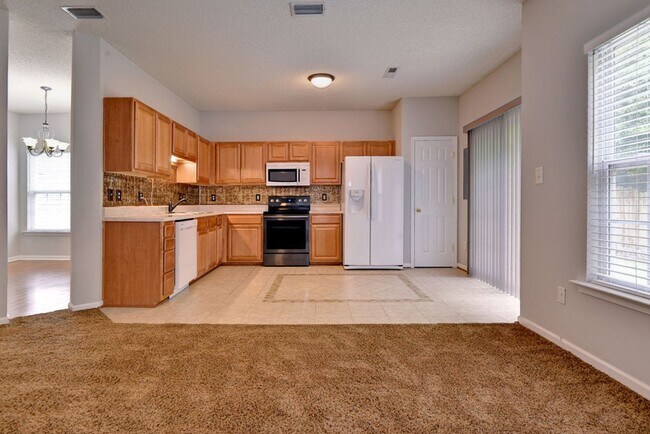 Building Photo - Spacious Duplex in Willow Lakes