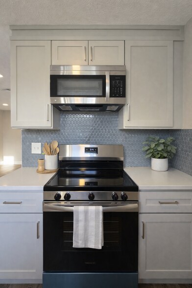 Building Photo - 8115 Tall Pine Ln