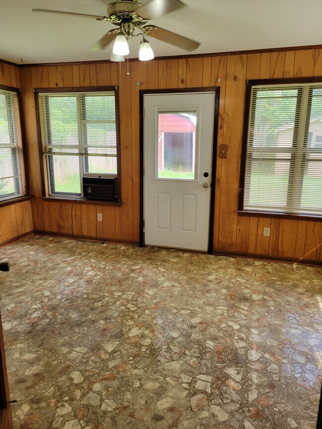 Building Photo - 407 Daniels St