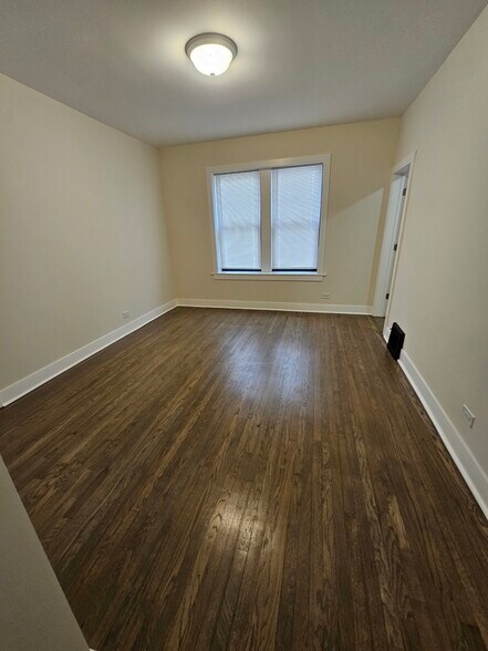 Living Room - 3749 W Grace St