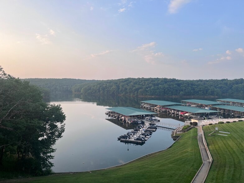 Building Photo - 4800 Eagleview Dr