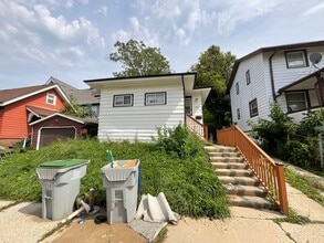 Building Photo - 2564 N Hubbard St