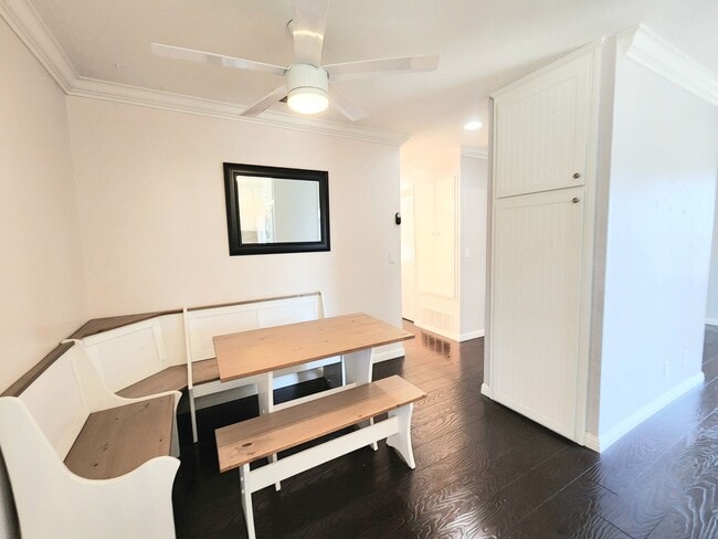 Building Photo - 2 bedroom townhouse