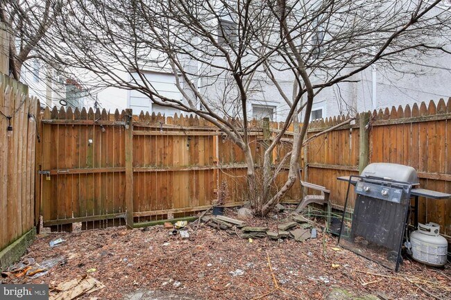 Building Photo - 2322 Poplar St