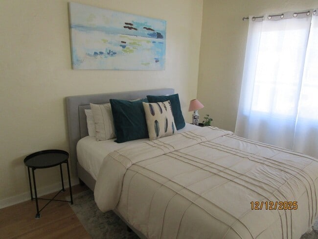 Building Photo - 2001 Gold Ave SE