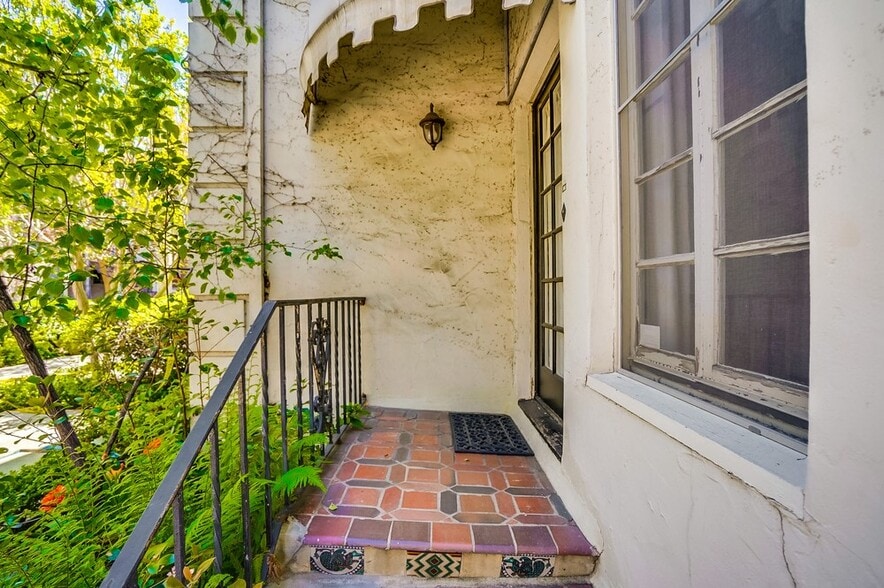 Front door - 450 N Sycamore Ave