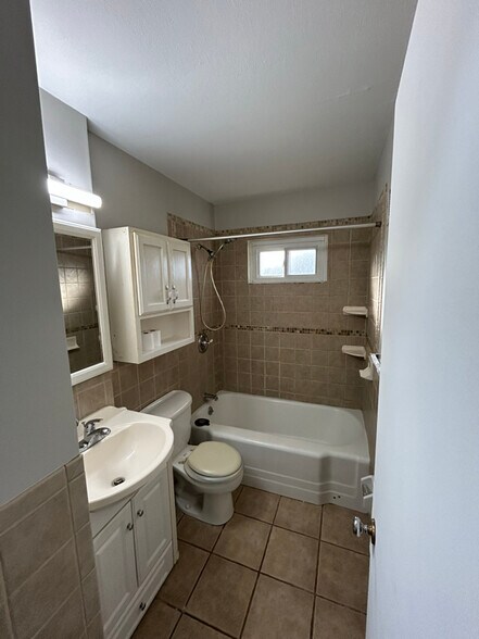 Building Photo - 13 Brightwell Ct