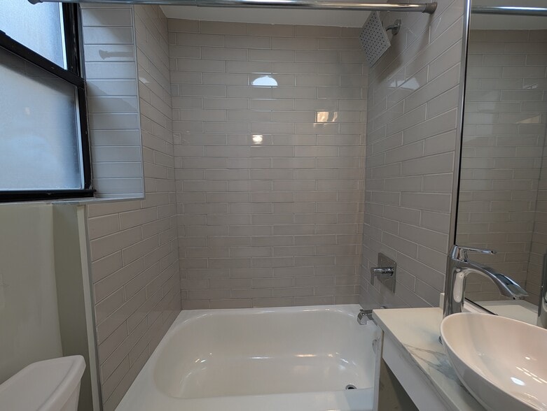 Building Photo - 501 W Belmont Ave