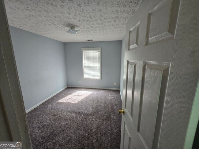 Building Photo - 2344 Oakland Spring Dr