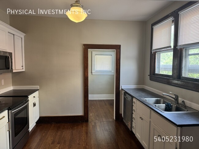 Building Photo - 1729 Moorman Ave NW