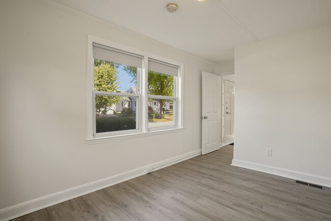 Building Photo - 221 Hunyadi Ave