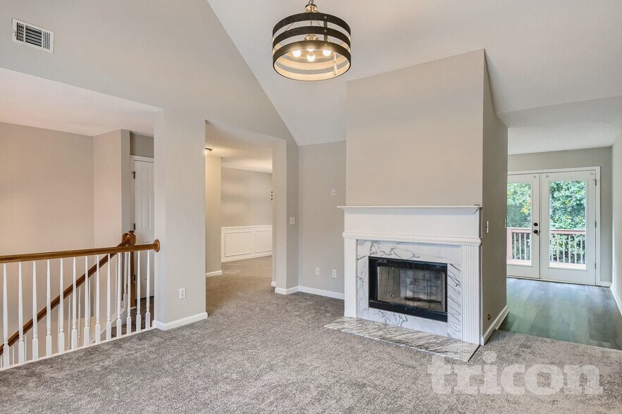 Building Photo - 1309 Vine Cir