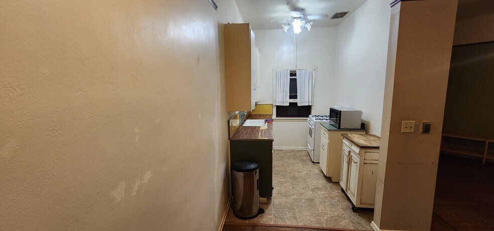 Kitchen cabinets just got painted and new pics will be posted soon - 3121 Mulberry St