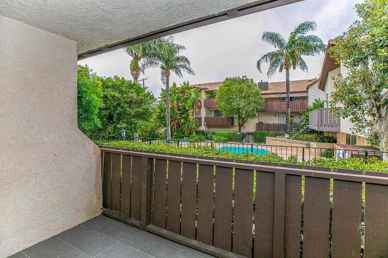 Building Photo - 14990 Victory Blvd