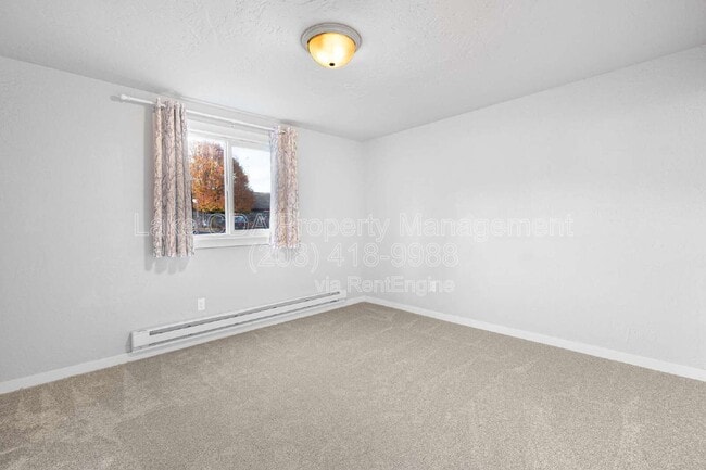 Building Photo - 1419 E Stiner Ave