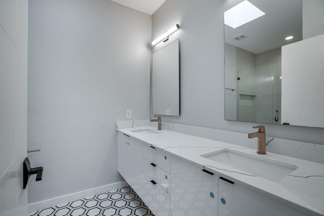 Building Photo - 2108 Tillery St