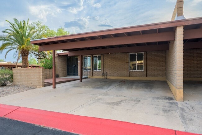 Building Photo - 510 W Cll Lago