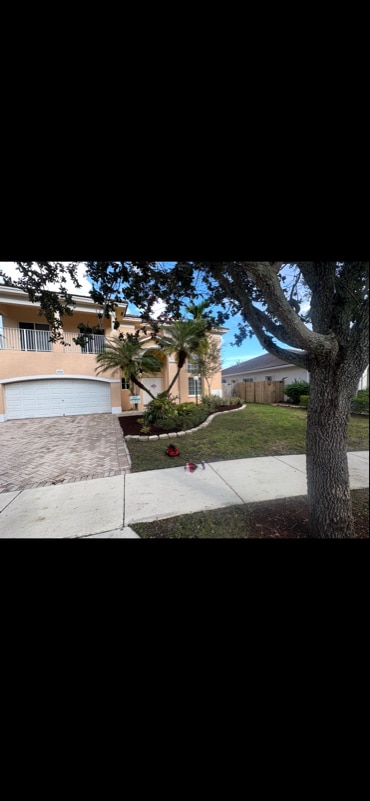 Building Photo - 14141 SW 129th Ave