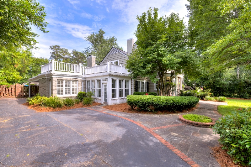 Building Photo - 13 Swan Lake Dr