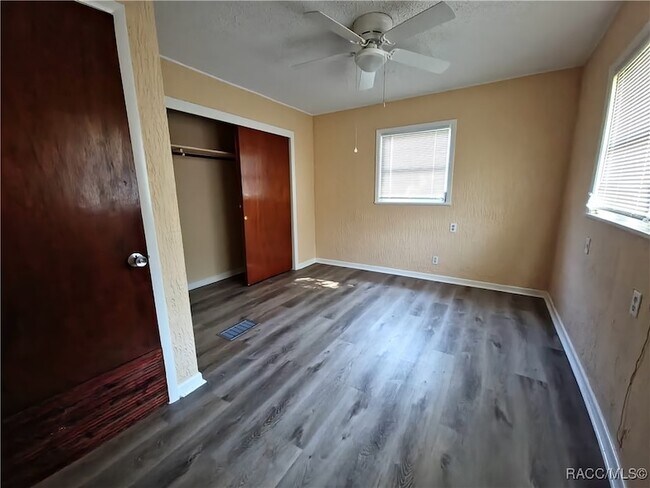 Building Photo - 6315 N Shorewood Dr