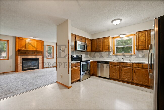 Building Photo - 2013 N Parkridge Ct