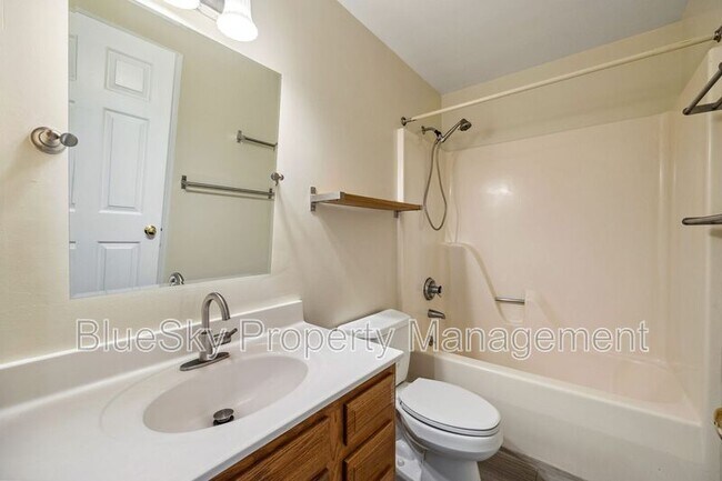 Building Photo - 1676 Royal Oak Ct