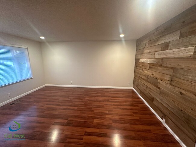 Building Photo - $4095 - Beautiful Remodeled Home on Cul-de...