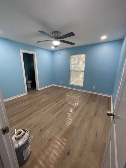 Building Photo - 2631 Canary Dr