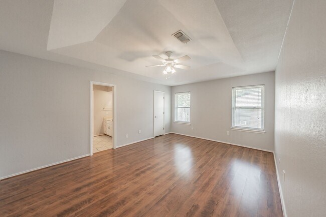 Building Photo - Charming Updated Home on Quiet Cul-de-Sac