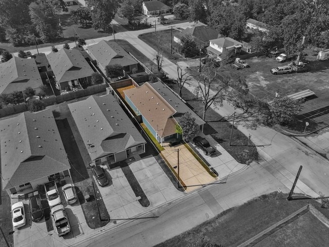 Building Photo - 403 E Avenue G