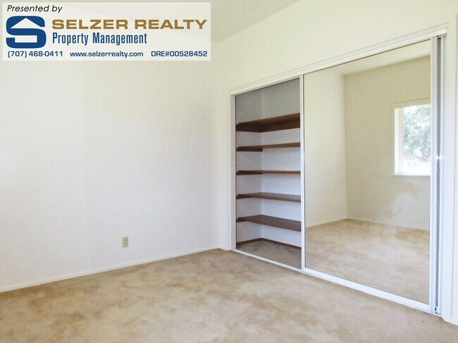 Building Photo - Spacious 4 bd. gated country estate w/ pool!