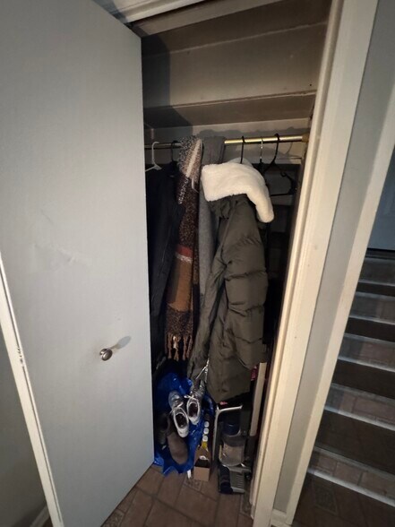 Building Photo - 4325 N Wolcott Ave