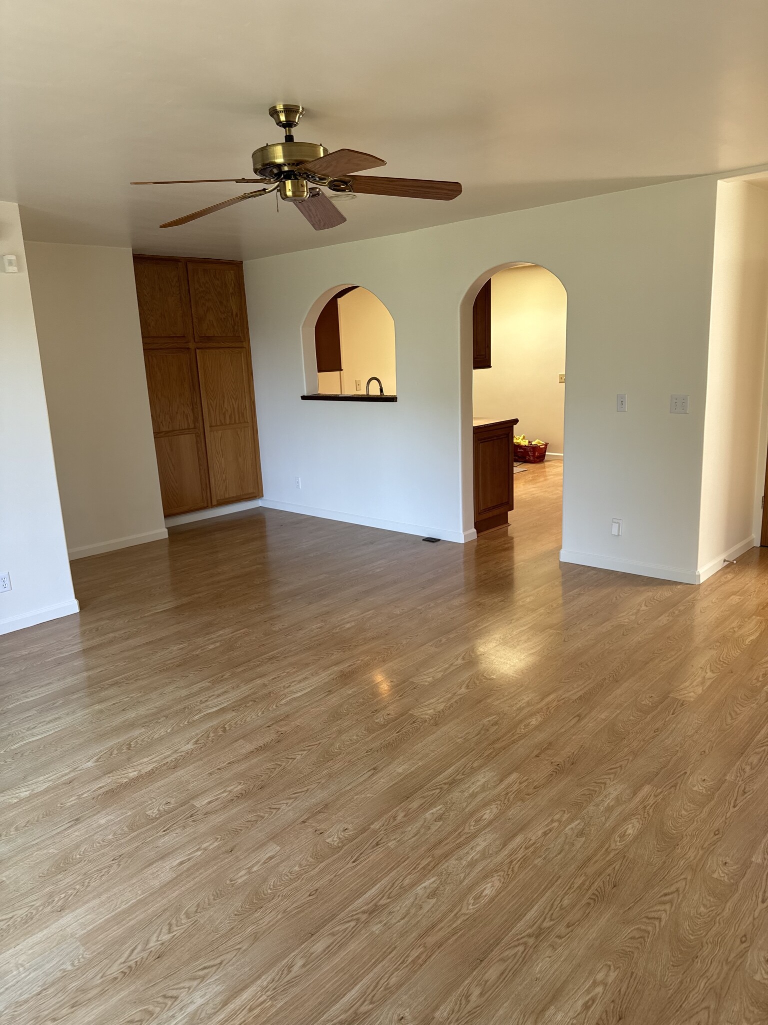 Family Room - 746 Newton St
