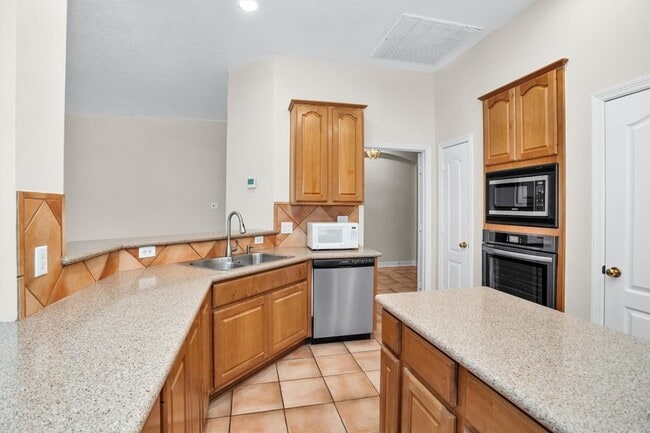 Building Photo - 5307 Summerland Ridge Ct