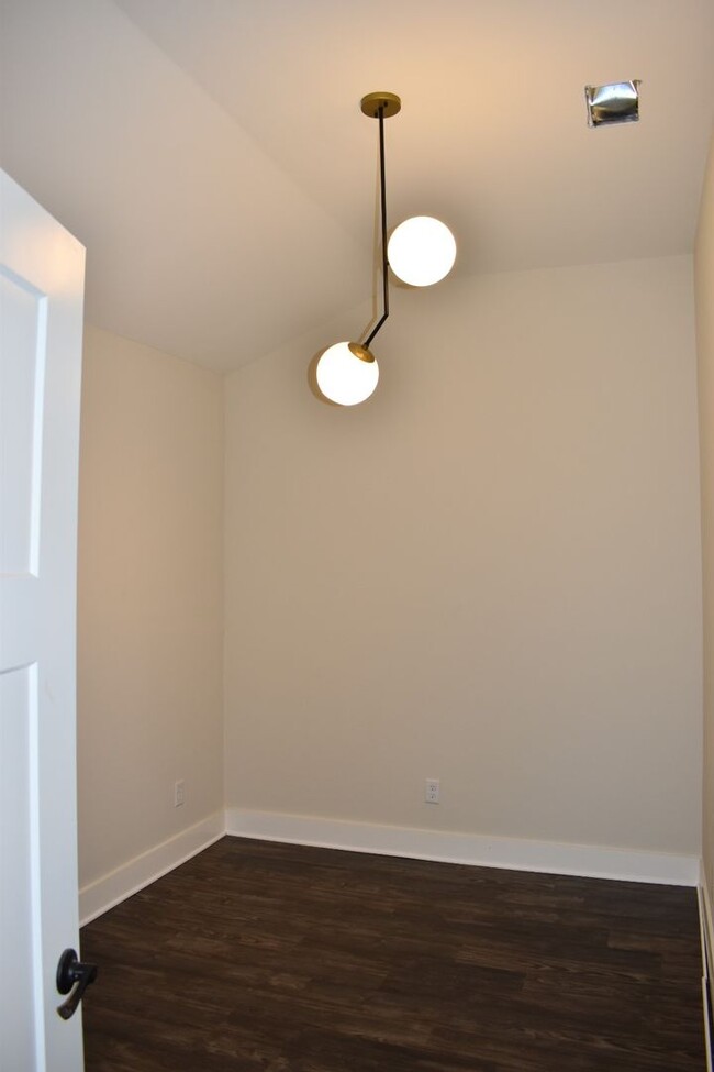 Building Photo - Renovated 3 Bedroom in Shelby Park close t...