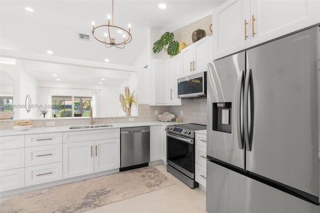 Building Photo - 15465 Lake Magnolia Pl