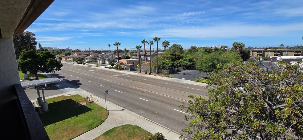 Building Photo - 376 Center St