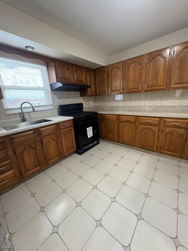 Building Photo - 128 Floyd St